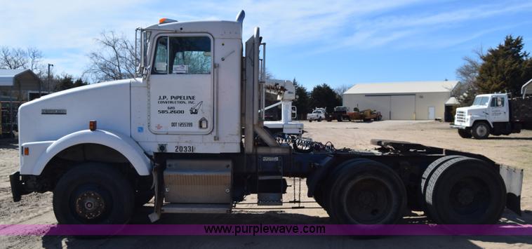 image for item K4316 1989 Kenworth semi truck