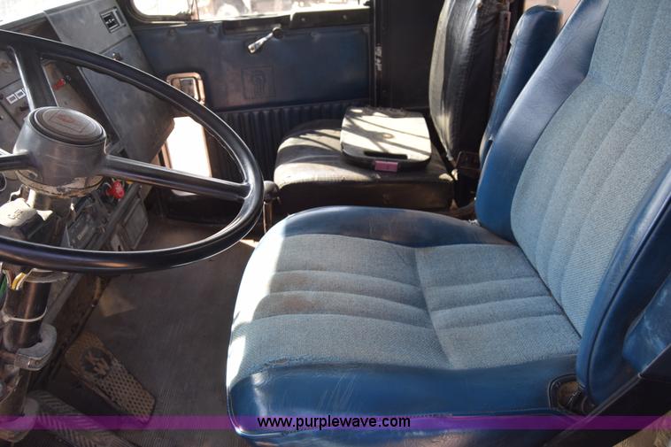 image for item K4316 1989 Kenworth semi truck