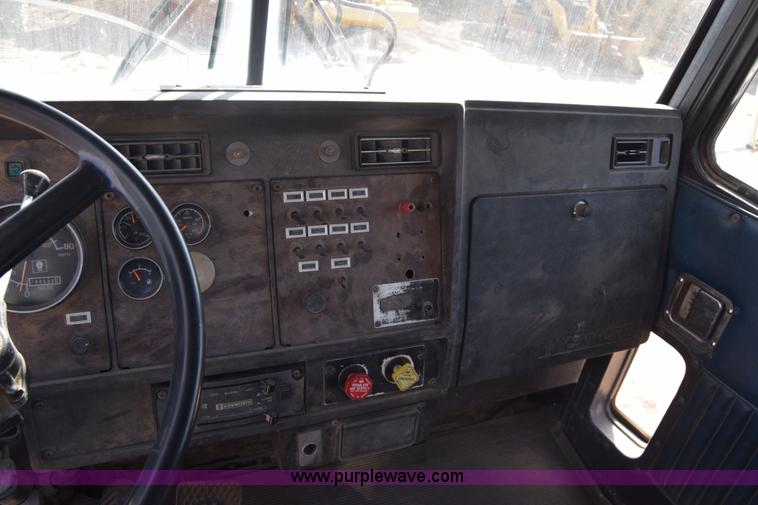 image for item K4316 1989 Kenworth semi truck