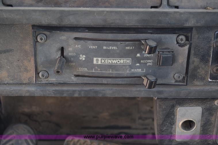 image for item K4316 1989 Kenworth semi truck