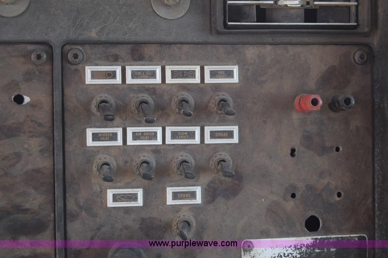 image for item K4316 1989 Kenworth semi truck