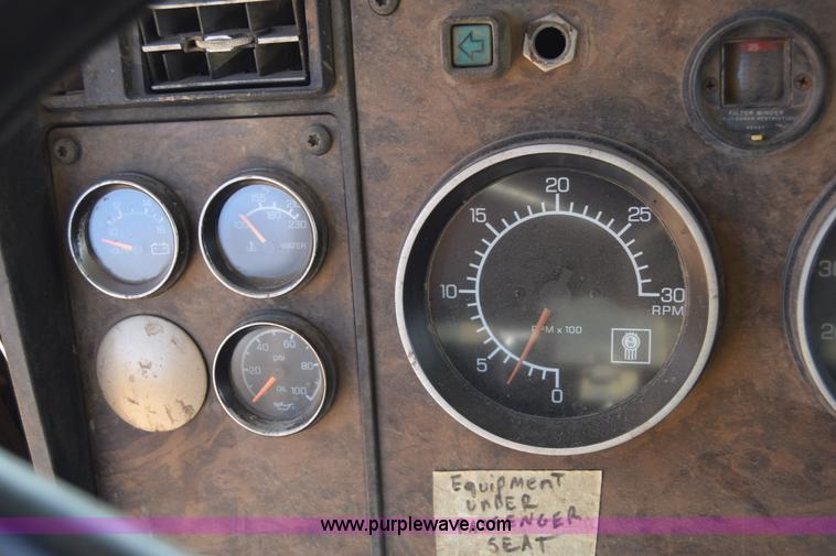 image for item K4316 1989 Kenworth semi truck