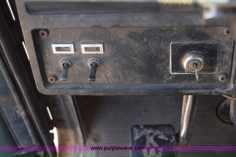 image for item K4316 1989 Kenworth semi truck