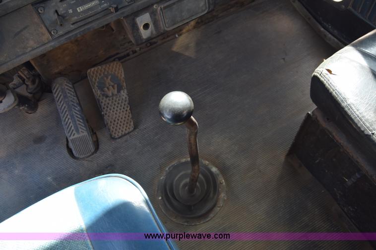 image for item K4316 1989 Kenworth semi truck