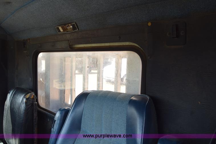 image for item K4316 1989 Kenworth semi truck