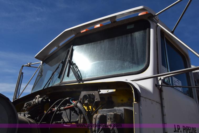 image for item K4316 1989 Kenworth semi truck