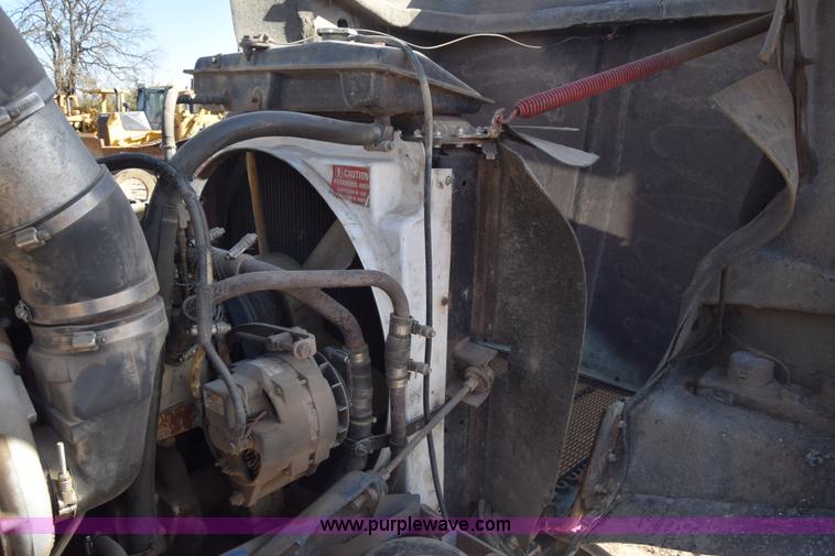 image for item K4316 1989 Kenworth semi truck