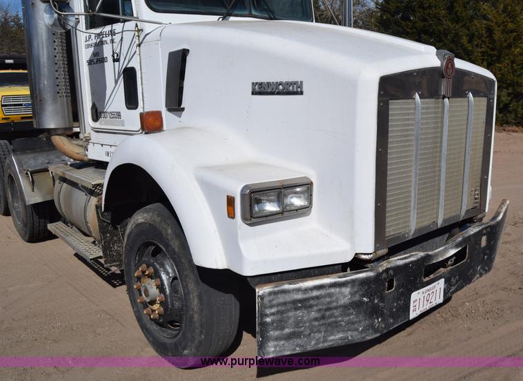 image for item K4316 1989 Kenworth semi truck