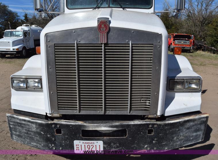 image for item K4316 1989 Kenworth semi truck