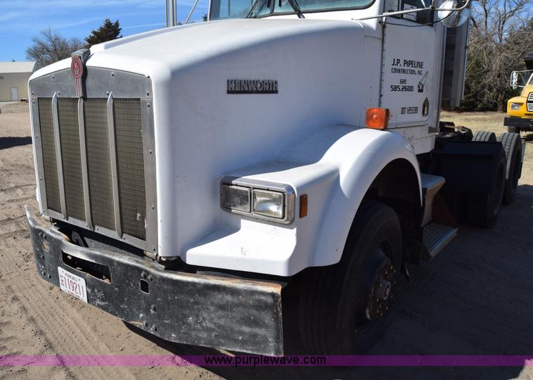 image for item K4316 1989 Kenworth semi truck