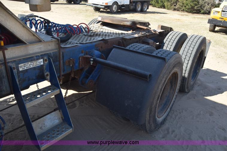 image for item K4316 1989 Kenworth semi truck