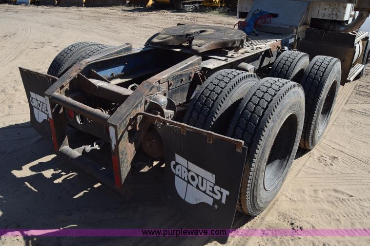 image for item K4316 1989 Kenworth semi truck