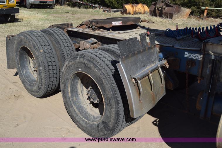 image for item K4316 1989 Kenworth semi truck