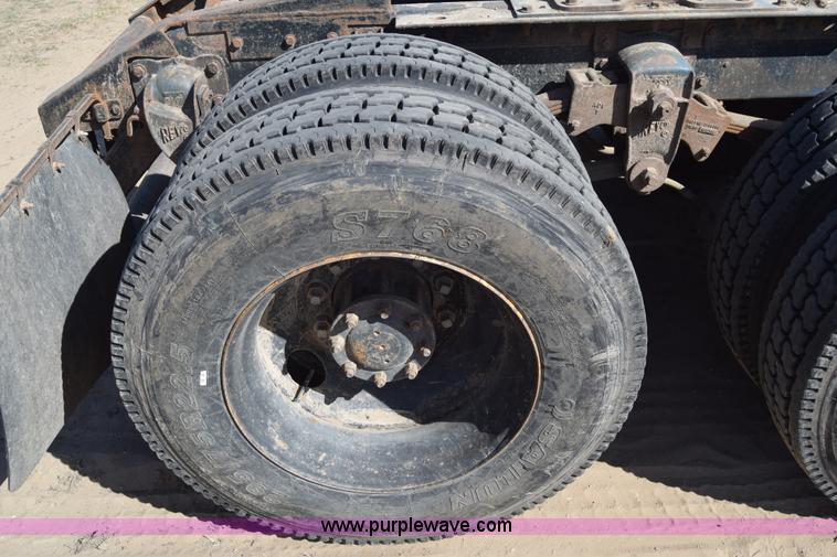 image for item K4316 1989 Kenworth semi truck