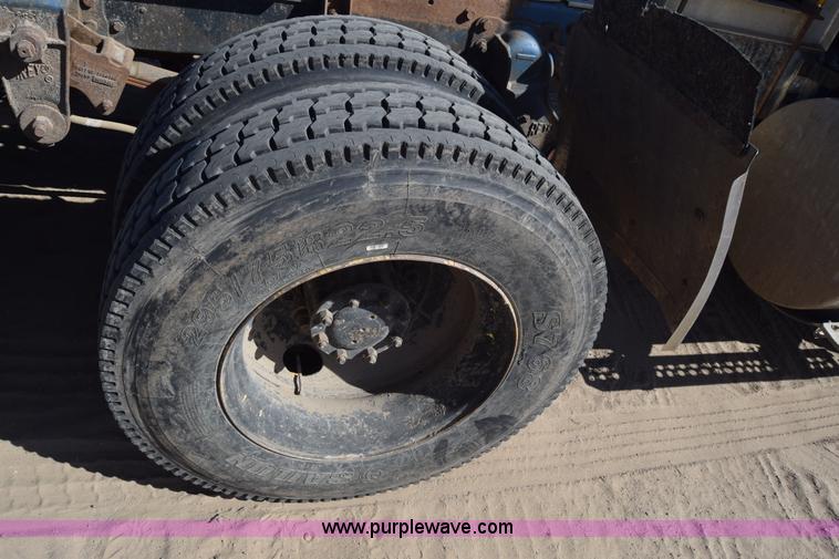 image for item K4316 1989 Kenworth semi truck