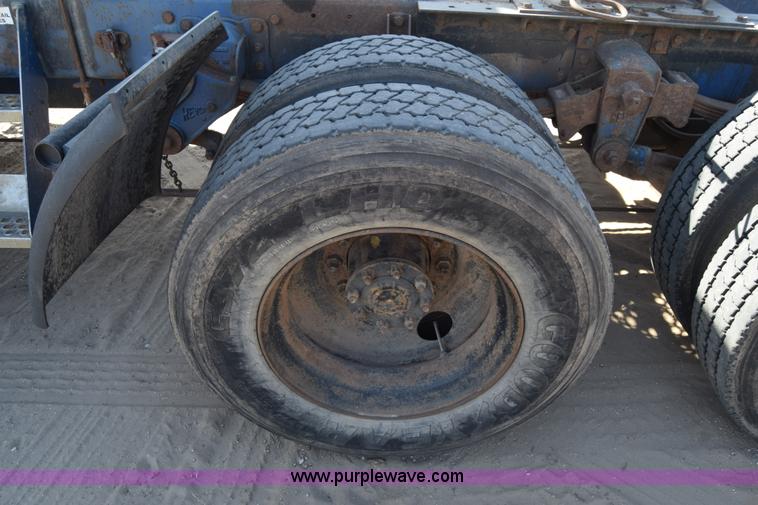 image for item K4316 1989 Kenworth semi truck