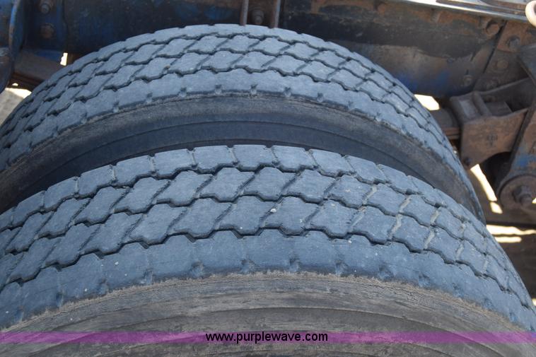 image for item K4316 1989 Kenworth semi truck