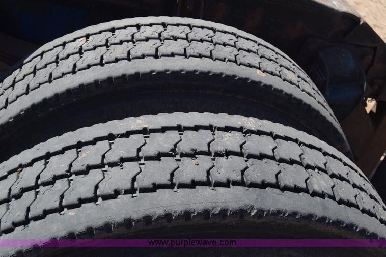 image for item K4316 1989 Kenworth semi truck