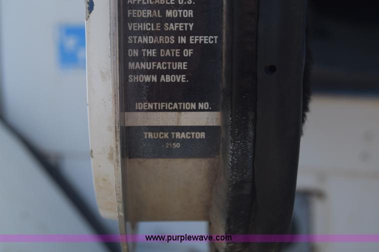 image for item K4316 1989 Kenworth semi truck