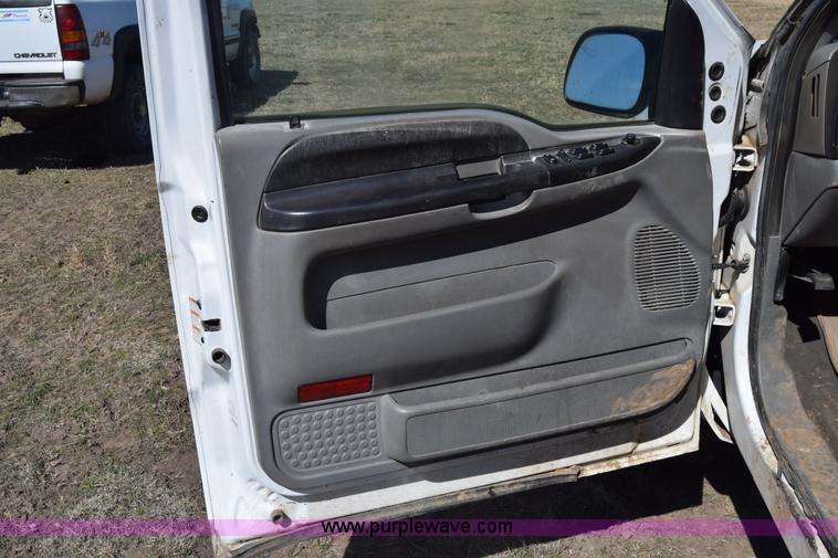 image for item K4317 2006 Ford F250 Super Duty Crew Cab pickup truck