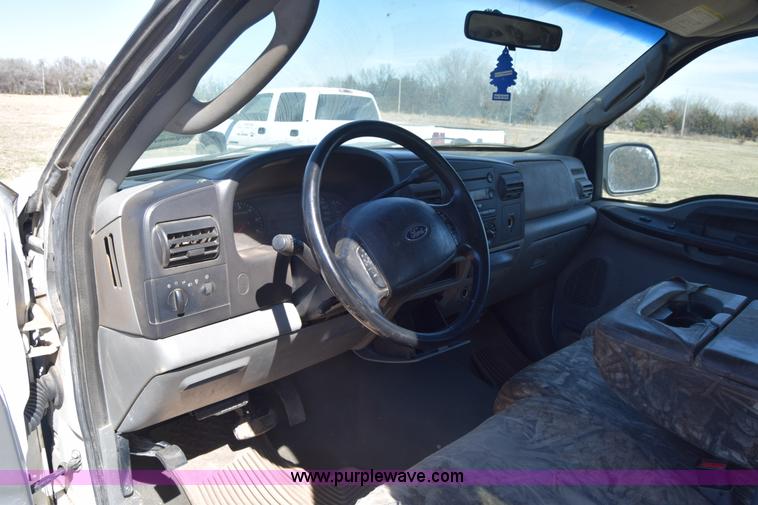 image for item K4317 2006 Ford F250 Super Duty Crew Cab pickup truck