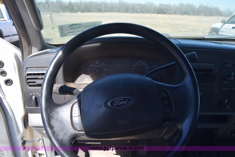 image for item K4317 2006 Ford F250 Super Duty Crew Cab pickup truck