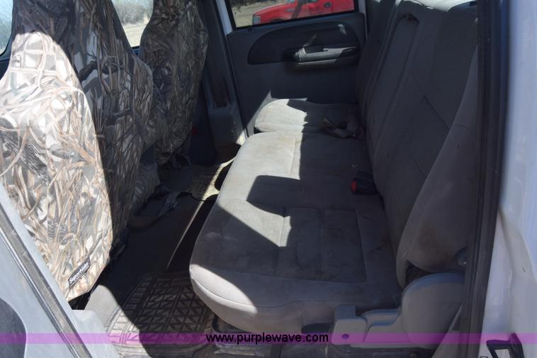 image for item K4317 2006 Ford F250 Super Duty Crew Cab pickup truck