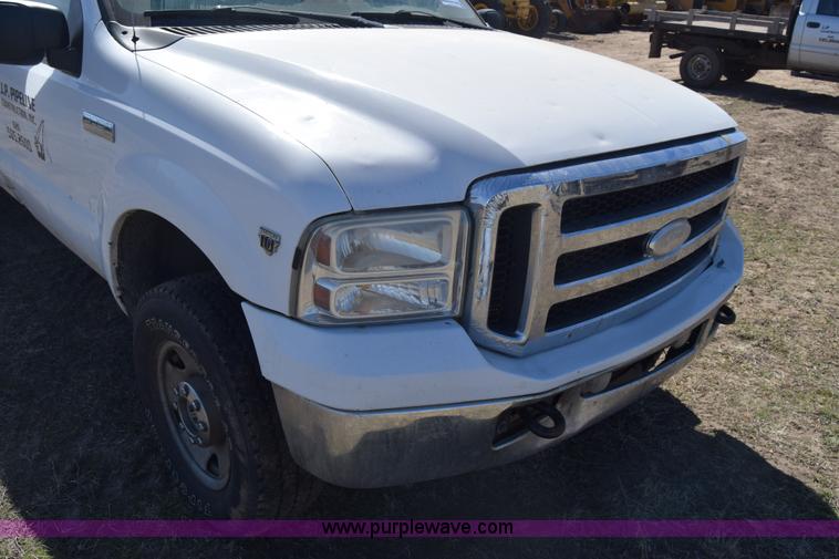 image for item K4317 2006 Ford F250 Super Duty Crew Cab pickup truck