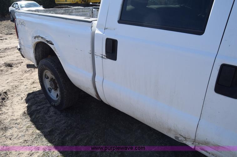 image for item K4317 2006 Ford F250 Super Duty Crew Cab pickup truck