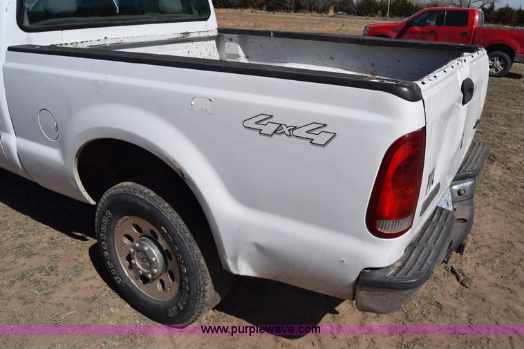 image for item K4317 2006 Ford F250 Super Duty Crew Cab pickup truck