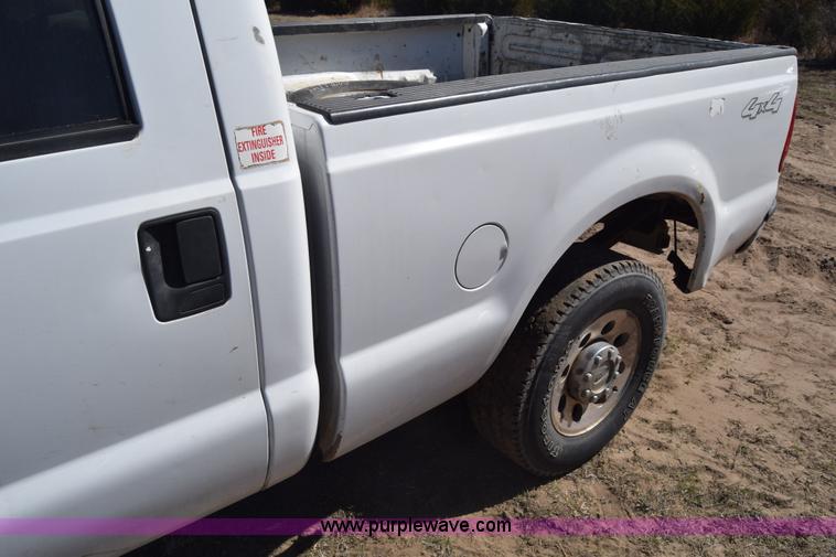 image for item K4317 2006 Ford F250 Super Duty Crew Cab pickup truck