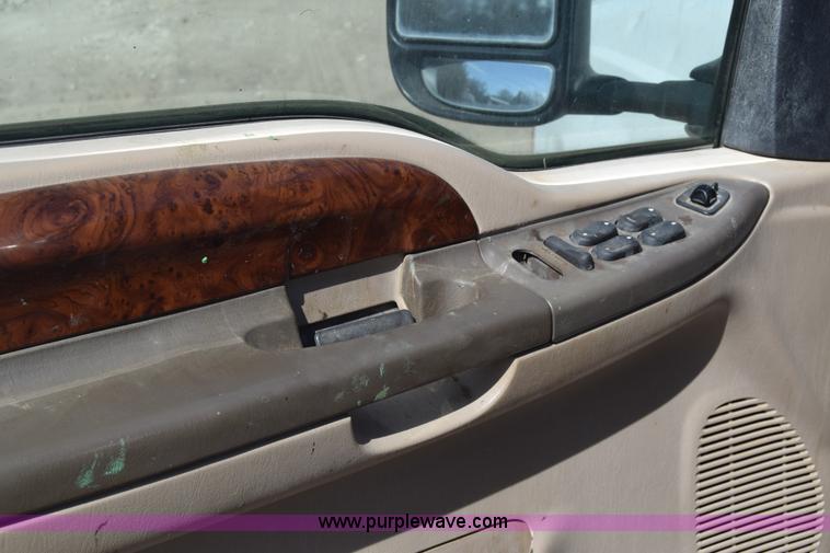 image for item K4319 2000 Ford F250 Super Duty Crew Cab pickup truck