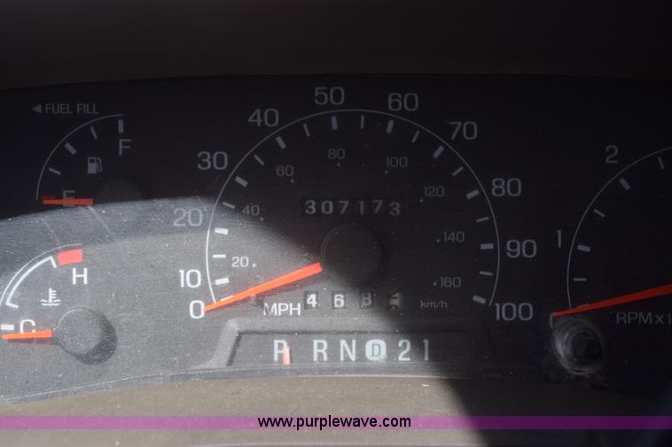 image for item K4319 2000 Ford F250 Super Duty Crew Cab pickup truck