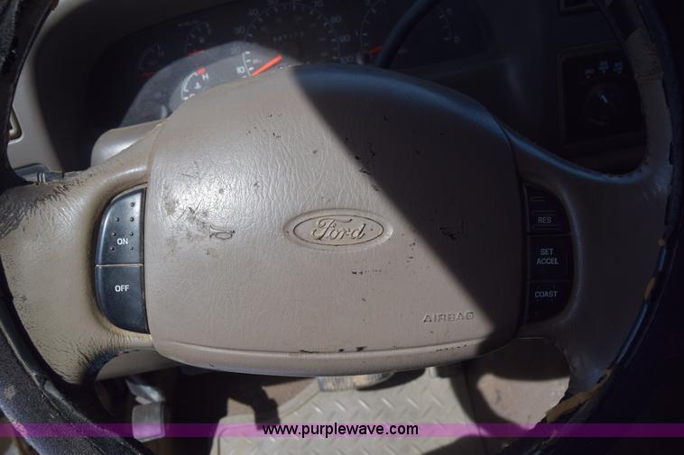 image for item K4319 2000 Ford F250 Super Duty Crew Cab pickup truck