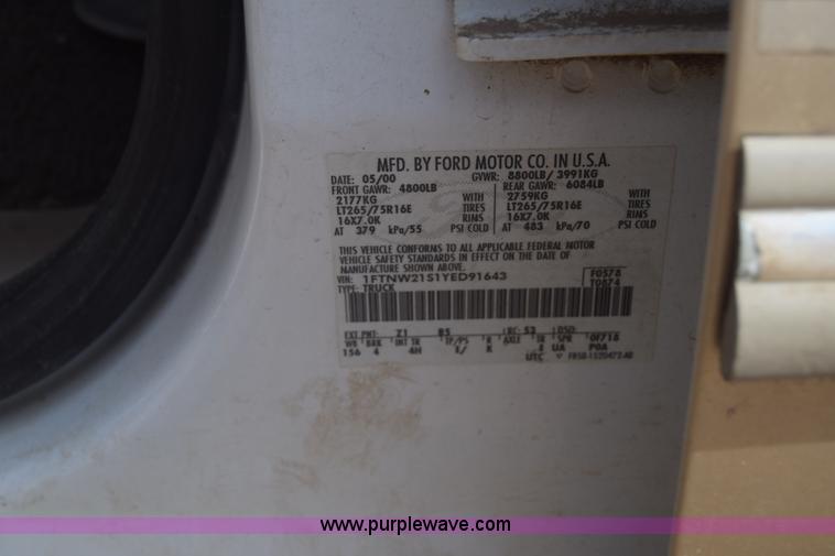 image for item K4319 2000 Ford F250 Super Duty Crew Cab pickup truck