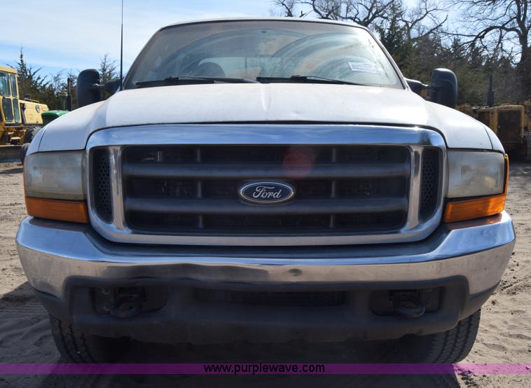 image for item K4319 2000 Ford F250 Super Duty Crew Cab pickup truck