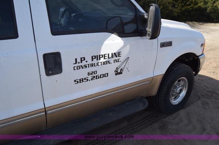 image for item K4319 2000 Ford F250 Super Duty Crew Cab pickup truck