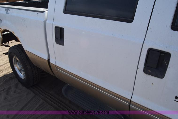 image for item K4319 2000 Ford F250 Super Duty Crew Cab pickup truck