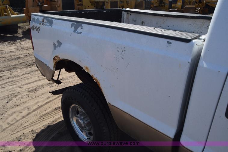 image for item K4319 2000 Ford F250 Super Duty Crew Cab pickup truck