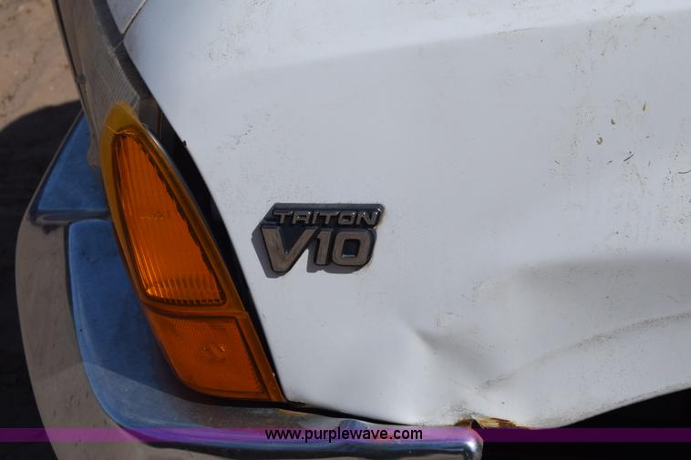 image for item K4319 2000 Ford F250 Super Duty Crew Cab pickup truck