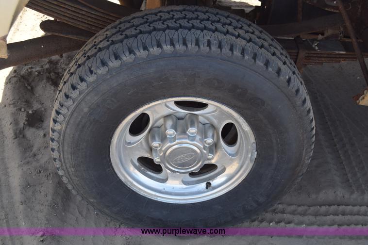 image for item K4319 2000 Ford F250 Super Duty Crew Cab pickup truck