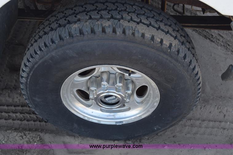 image for item K4319 2000 Ford F250 Super Duty Crew Cab pickup truck