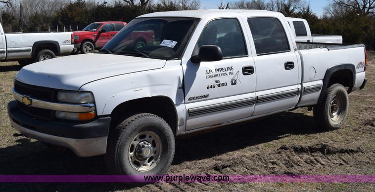 image for item K4321 2001 Chevrolet Silverado 2500 Crew Cab pickup truck