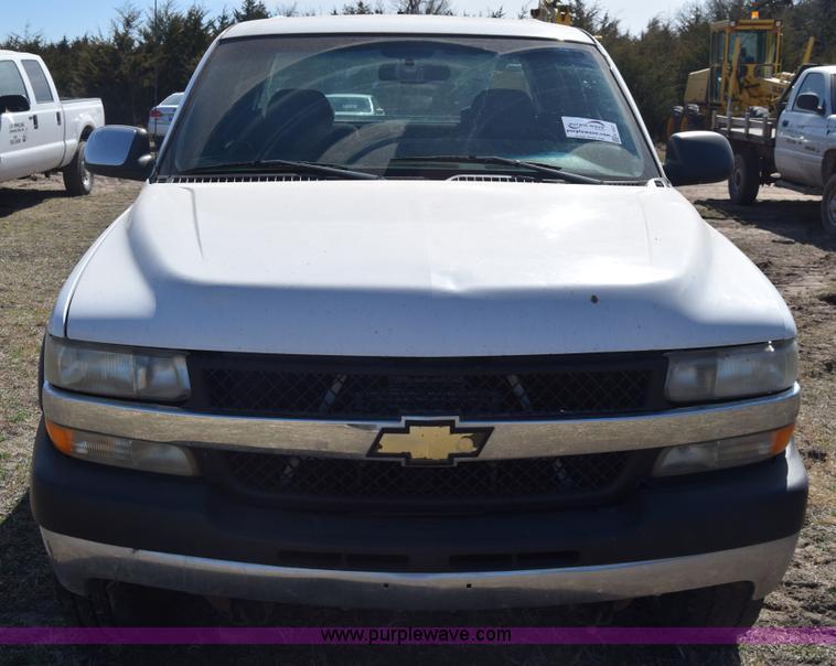 image for item K4321 2001 Chevrolet Silverado 2500 Crew Cab pickup truck