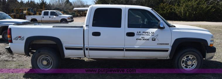 image for item K4321 2001 Chevrolet Silverado 2500 Crew Cab pickup truck