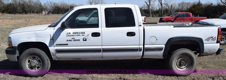 image for item K4321 2001 Chevrolet Silverado 2500 Crew Cab pickup truck