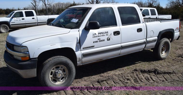 image for item K4321 2001 Chevrolet Silverado 2500 Crew Cab pickup truck