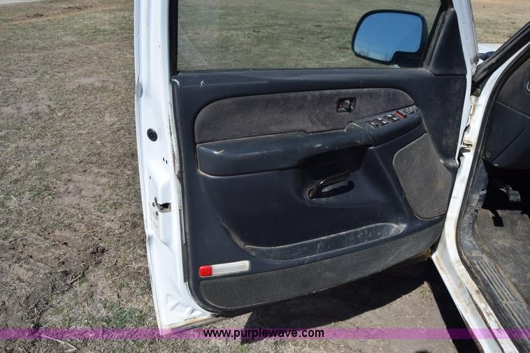 image for item K4321 2001 Chevrolet Silverado 2500 Crew Cab pickup truck