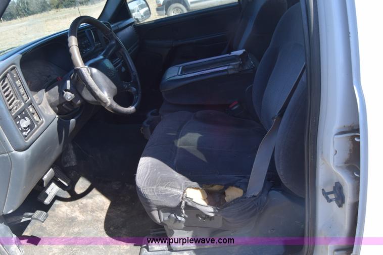 image for item K4321 2001 Chevrolet Silverado 2500 Crew Cab pickup truck