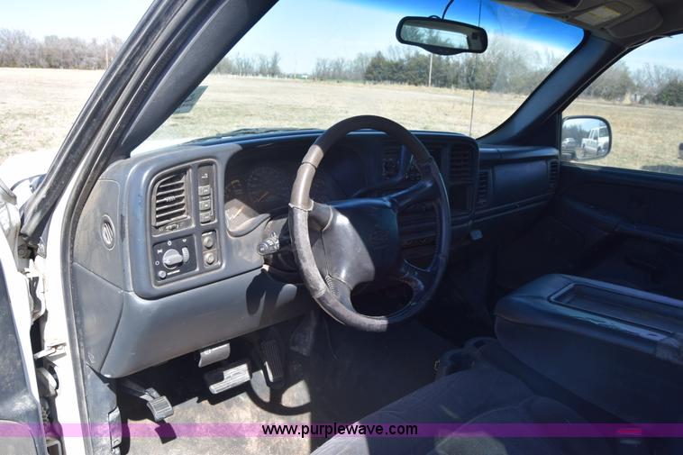 image for item K4321 2001 Chevrolet Silverado 2500 Crew Cab pickup truck